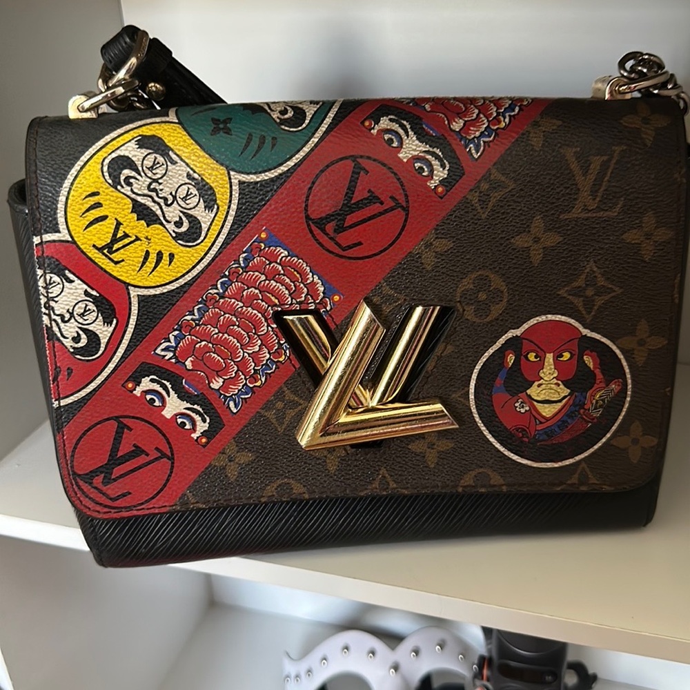 Twist leather crossbody bag